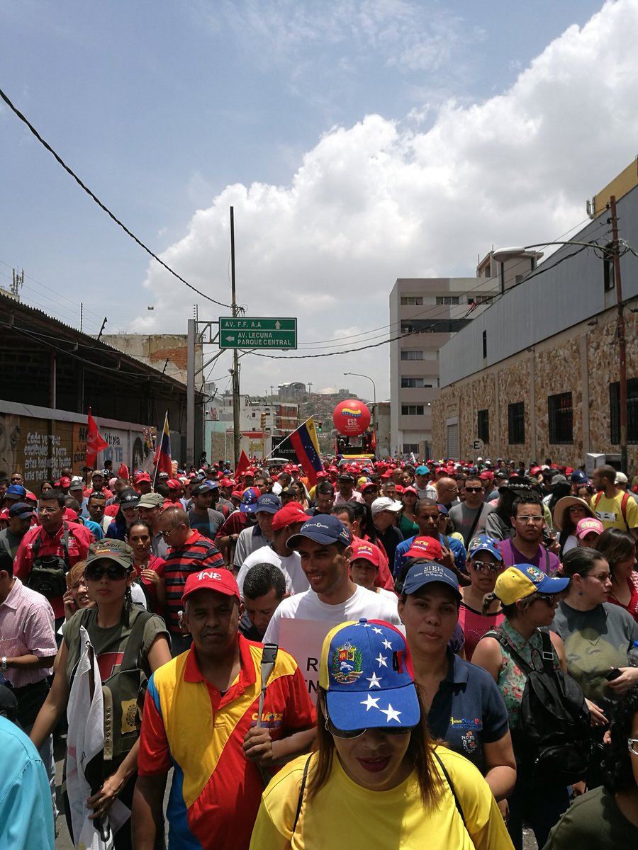 rmenendezp's tweet photo. ¿Esta verdad la transmitirán los medios? La defensa popular de la democracia y la Constitución. https://t.co/7p2vkoIkm5