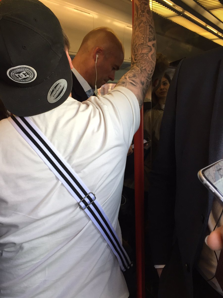 willdymott's tweet photo. .#chilternfail doing their thing on the late running 17:53 from Marylebone 😳😡 @chilternrailway @GXCommuters https://t.co/SwqeuDZrNB