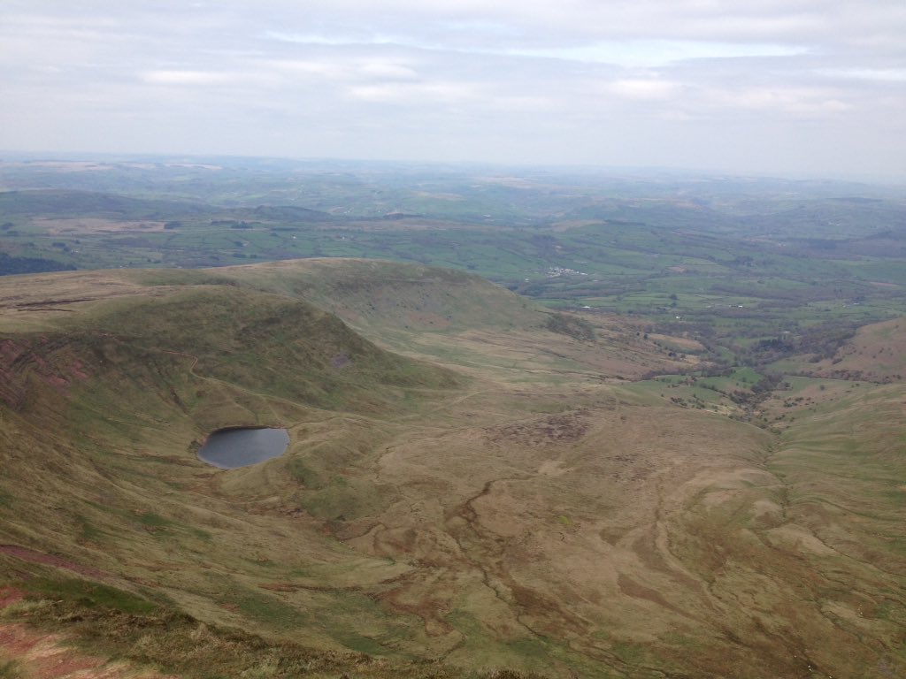 r0bdavies's tweet photo. Pen y Fan &amp; Corn Du today - the Cwm Llwch walk from Cwm Gwdi 'The quiet one' @visitwales #BreconBeacons https://t.co/TBIGw6Jp6Q
