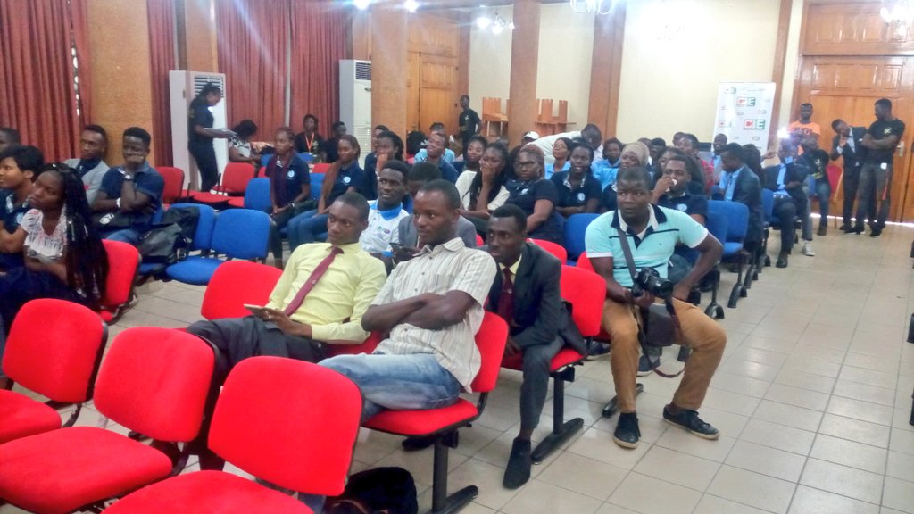 WITCOM1's tweet photo. En plein dans le jeu concours...
Tout le monde est concentré.
#FinaleWitcom https://t.co/2BEdJpaRnD