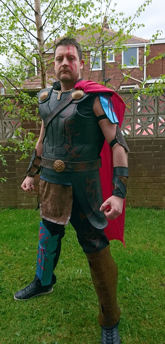 stefan_dean's tweet photo. @chrishemsworth , finished my #ThorRagnarok costume, jst need shoes now :P #thor #marvel #avengers #godofthunder #ChrisHemsworth https://t.co/oRW41hlGGm