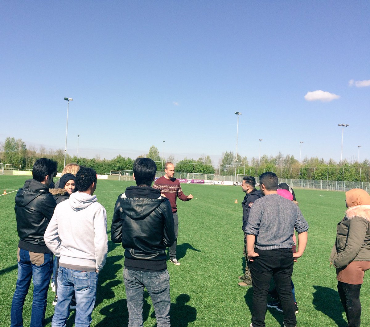 regiekr8's tweet photo. Mooie samenwerking met de WIHW! Statushouders ondersteunen Koningsspelen in Oud-Beijerland en Cromstrijen! https://t.co/ozJx18l5fy