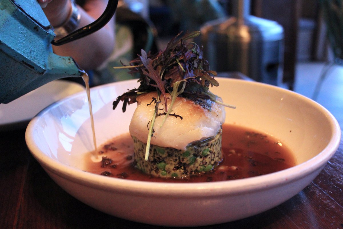 Bites by the beach! <a href="/LeonaVenice/">LeonaVenice</a> continues to bring the best in coastal California cuisine to Venice Beach: bit.ly/2onsy7M