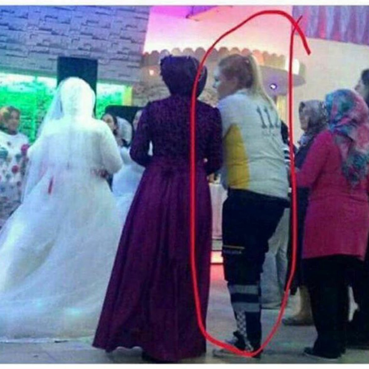 Acil yardım işçisi gibiyiz.
Yeri gelince halay başı
Yeri gelince okeye dördüncü ne ararsan var😁😁