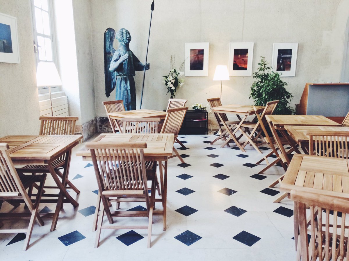 LesSBlogueuses's tweet image. On l'attendait, ils l'ont fait... Bienvenue au nouveau salon de thé au Palais du tau ! 👏☕️🍶🍰🍪 #reimsquibouge