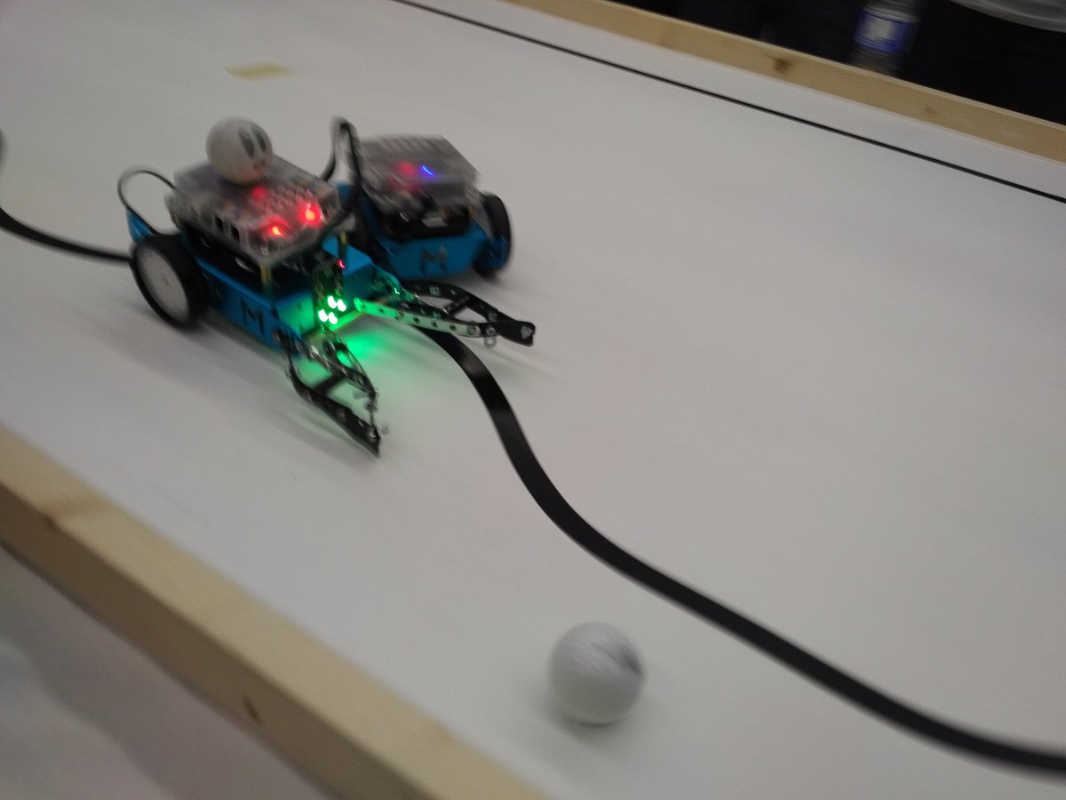 MatthewColbeck's tweet photo. #mBot Soccer @PeelSchools #CETARobotics #StudicaCanada https://t.co/g8j7DRogIe