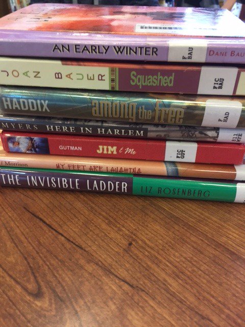 EastHillsMSLib's tweet photo. @EastHillsMSbasd @Mr_Glase pd 6 #bookspinepoetry #NationalPoetryMonth #basdproud https://t.co/wI1fzbgzdE