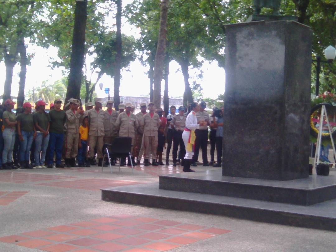 ApisaEsc's tweet photo. El personal de la E.B.APISA presente en la Ofrenda Ecológica  en la celebración de los 207 años del Grito de la  Independencia de Venezuela https://t.co/tAecge0AVn