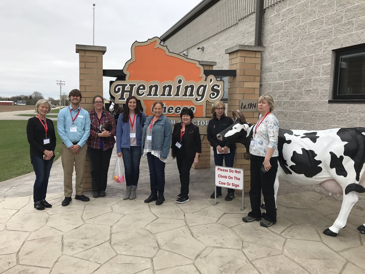 Wi_Milkman's tweet image. Wisconsin milk marketing board on tour with Kroger / Empire at Hennings cheese. #wmmb, #henningscheese