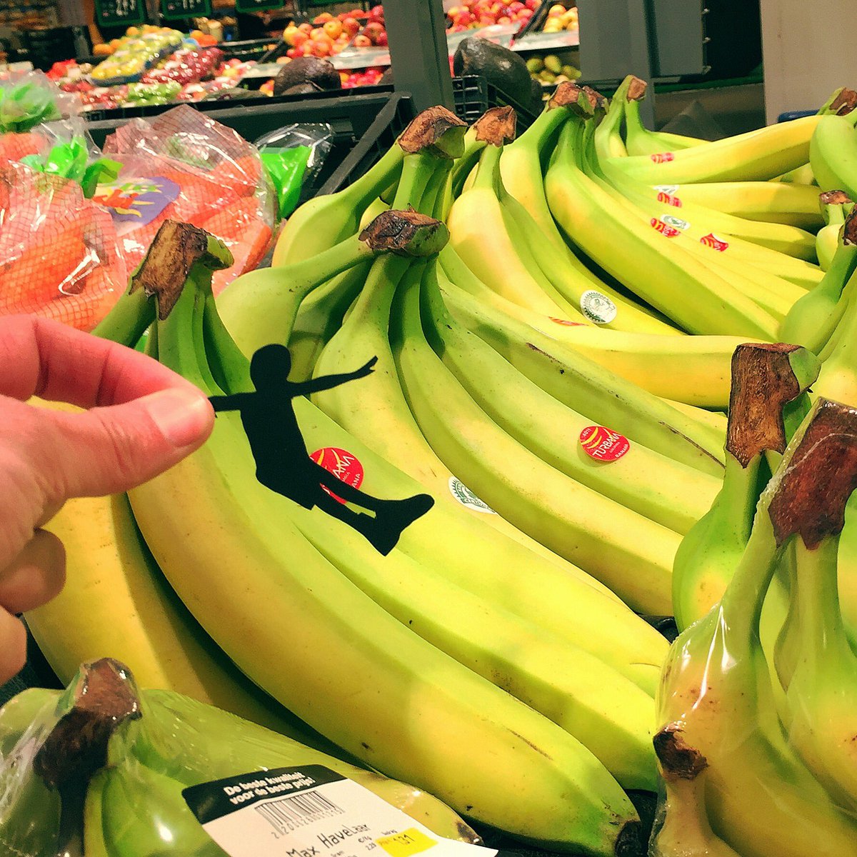 I Love Bananas-Slides in the Supermarket! Each Time A Different Slide!

#bananas #slide #fruit #supermarket #silhouette  #papercut