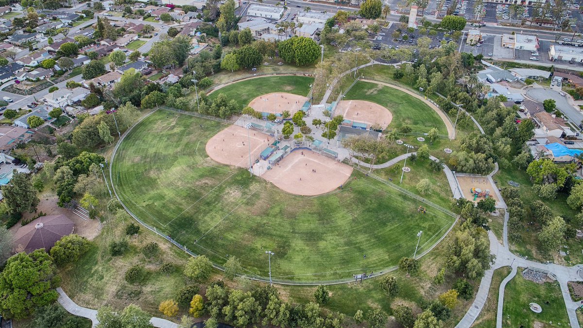 socaldronespots's tweet photo. Anyone for a game of Softball? #softball #drones #labonitapark #lahabra #lahabraca #dji #aerialphotography #orangecounty https://t.co/OtENm8jmL7