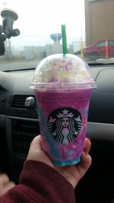 Pretty drink is pretty #unicornfrappuccino https://t.co/hEwKc2FCvl