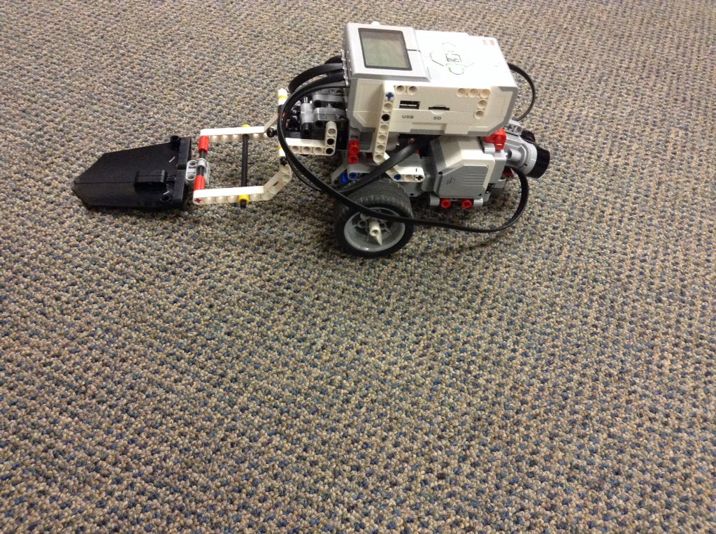waltonsclass's tweet photo. #ssthink #ev3lego is #engaging way to learn,#collaborate #problem-solve #math & #science @WestwoodUGDSB @ugdsb https://t.co/fIFVeRRfvY