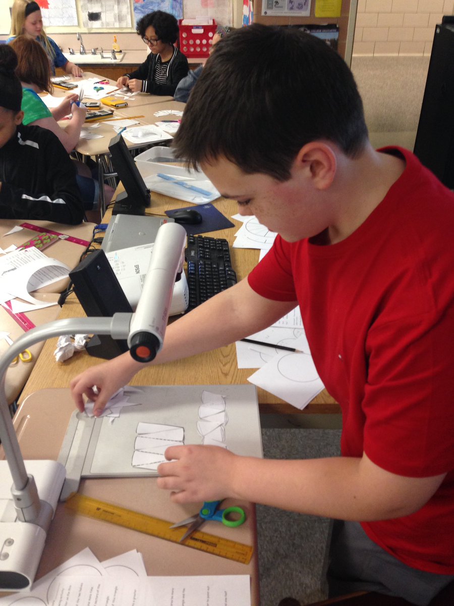j_eisenberg87's tweet image. 6th graders @CatonsvilleMS cut up circles into sections to derive the area formula of a circle @BCPSMATH #handsonmath #perseverant #creative