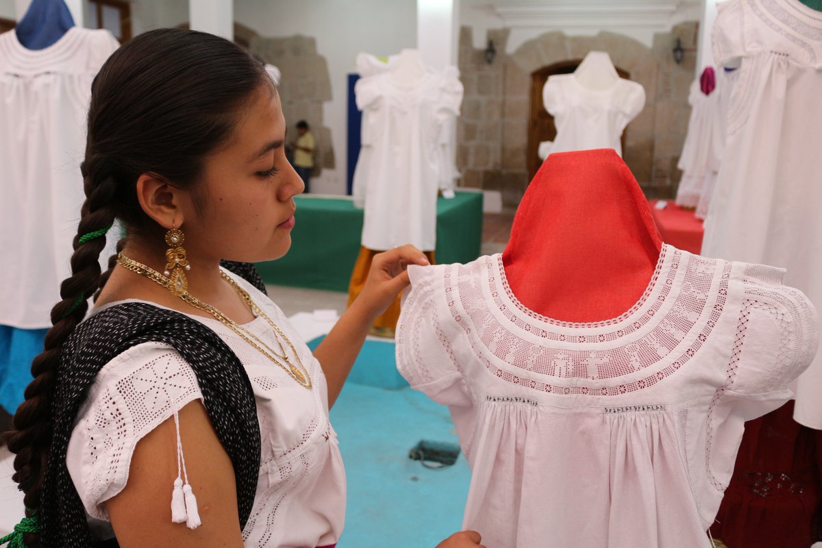faustodiazm's tweet photo. Concluyó la exposición del tejido de randa en nuestra Casa de Cultura,
característica de la vestimenta tradicional de mujeres Tlacolulenses. https://t.co/pyDshMzELP