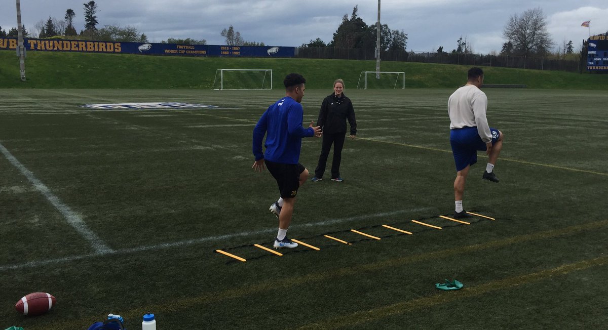 CoachNill's tweet photo. #WhereYouWin .. therapist Niki Antonopoulos with @ubctbirds #5 Davis and #94 Levy .. rehab ahead of schedule .. both will impact in 2017 .. https://t.co/xx97FbV0Kf