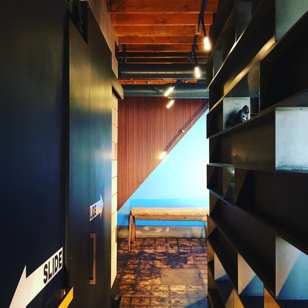 richlite's tweet image. Shelving unit that doubles as a tasteful room divider by designer @AgentMindfull. #makeitwithpaper #richlite #shelves #craftsman