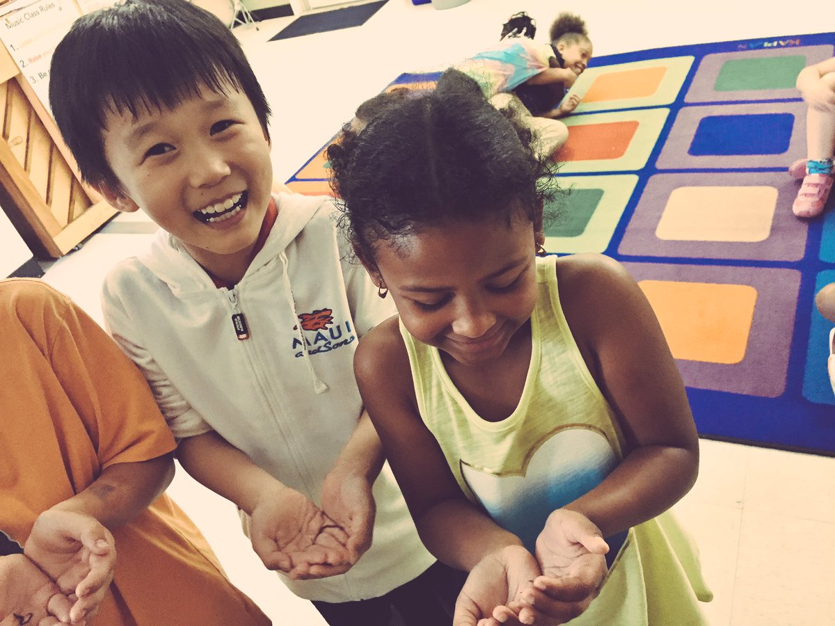 ludwig_learning's tweet photo. Compost worms are beneficial to the soil and FUN friends for us! #compost #earthweek2017 #learningisfun @cmadaniels @BoniPHall @FHGES https://t.co/p6Hy3gfEZ5
