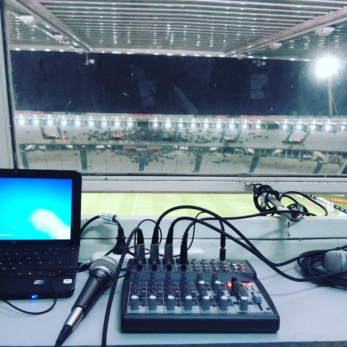 Ya ubicado en el #Kempes , en instante largamos por <a href="/MeGustaFM997/">Me Gusta FM 99.7</a> con #Talleres #Independiente 💪💪💪🎤🎤📻⚽❤
