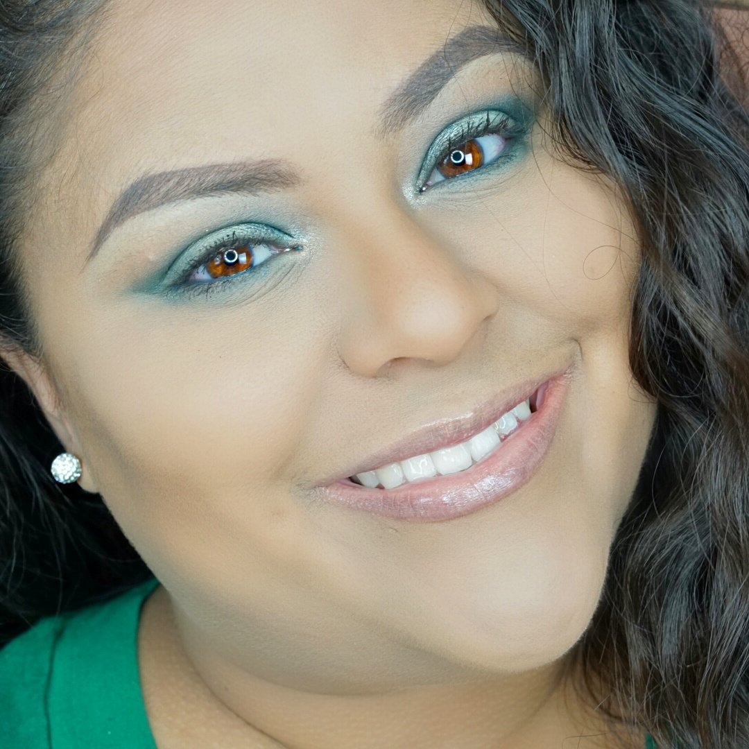 Beauty trend alert - color wash with a subtle shimmer! Life is easy when you can blend one color and dab a glow!