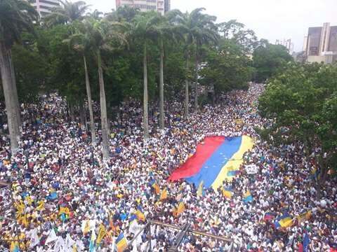 LaraAnons's tweet photo. #19VzlaEnLaCalle Así se encuentra la Plaza Bolívar de #Barquisimeto | #Lara https://t.co/icPy4tcoGu