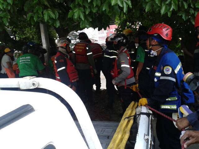 libertadalilarc's tweet photo. Parte de los rescatados de el Río Guaire por @BomberosUCV @paramedicosmtt y @BomberosMiranda https://t.co/vnN27FyWhW