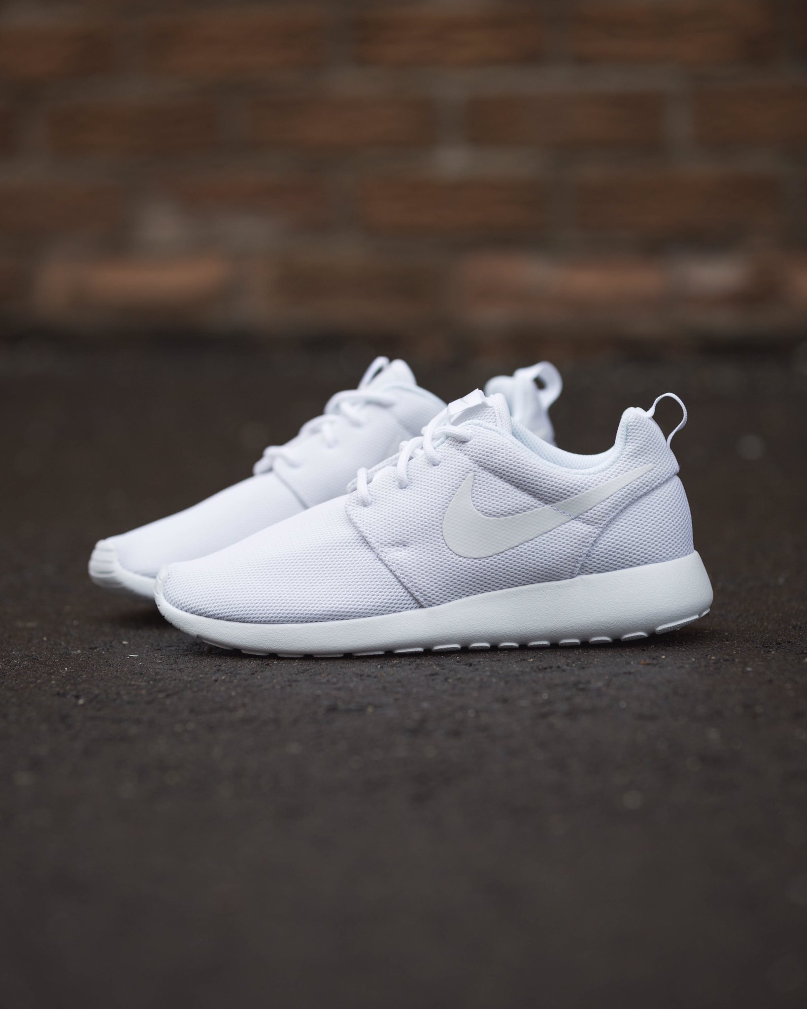 Foot Locker Canada on X Crushing on triple white for WCW. Get the Nike Roshe One Air Max Thea and Air Max 90 Ultra 2.0 in select stores and online. Approved https t 0oHoYTbEqq