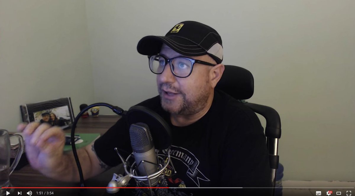 code_casts's tweet image. Um video no estilo &quot;behind the scenes&quot; do codecaster @vedovelli gravando uma aula sobre Firebase. bit.ly/2pSyZ31