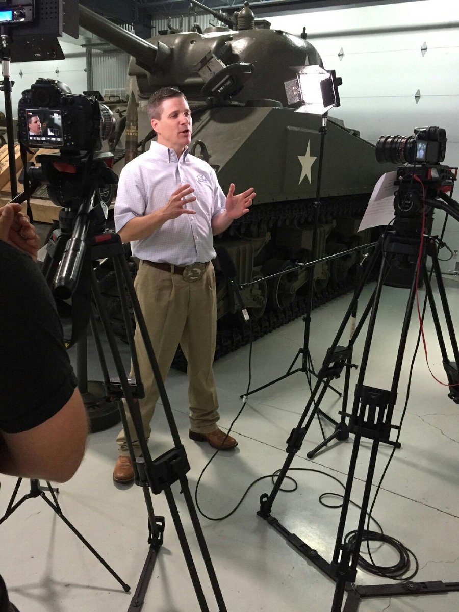 RolloInsurance's tweet image. Jason Rollo showing support for the Museum of the American GI. If you haven't check out their new exhibit: ow.ly/MRSY30aZF7g  #America