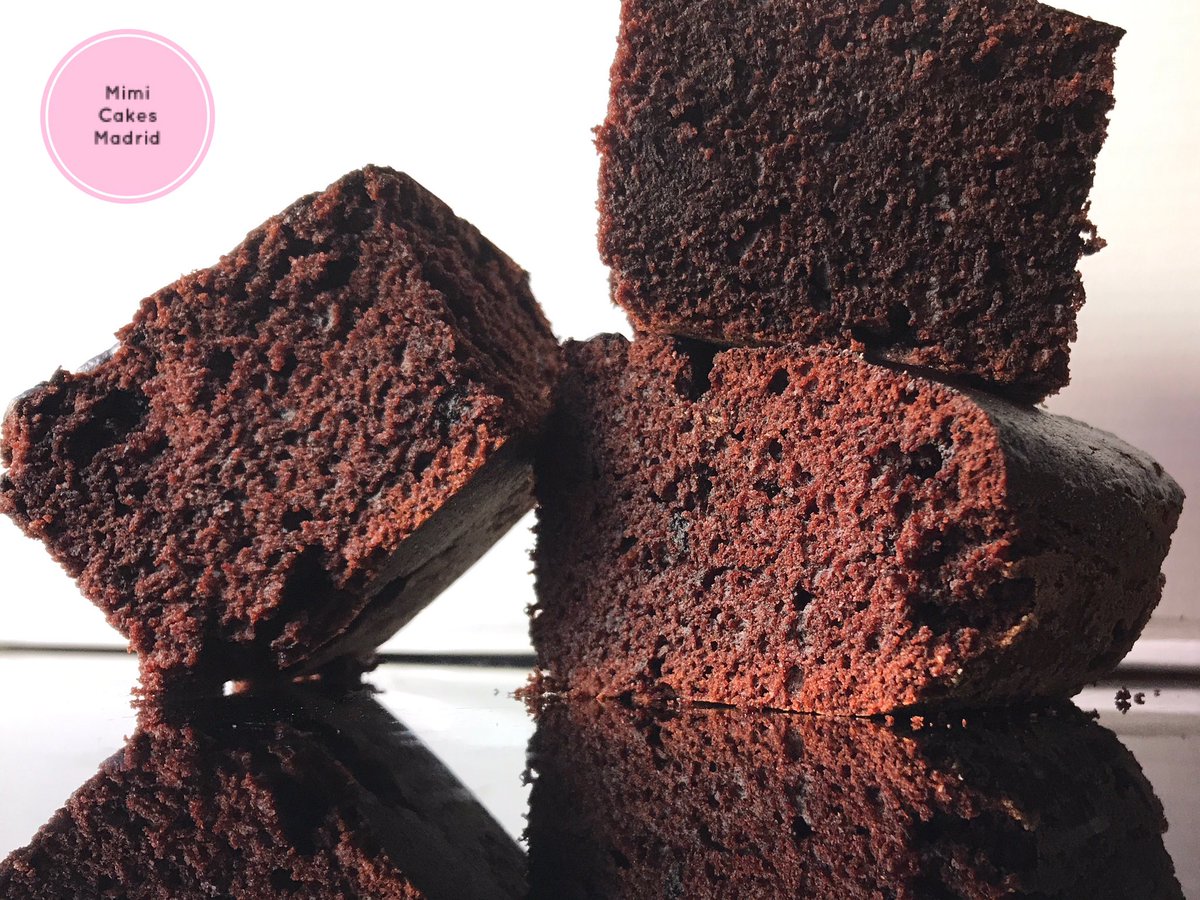 mimicakesmadrid's tweet photo. Brownies gorditos con trocitos de choco ..#lodulcenoshacesuspirar #branding #chocolate #emprendimiento #proyecto #bloombees #mimicakesmadrid https://t.co/zN61MGYq5t
