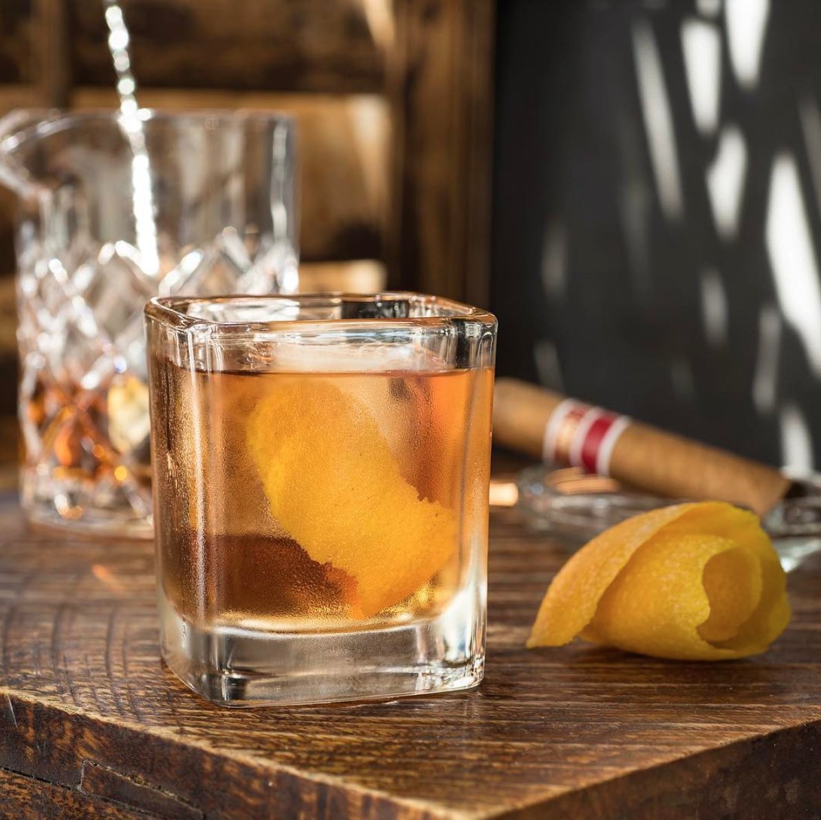 It’s never too early in the week for happy hour at @sugarcanerawbar! #NeighborhoodSpots