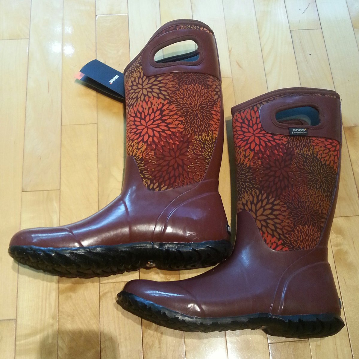Appropriate day for my new waterproof Bogs to arrive. #rain #spring #Ottawa