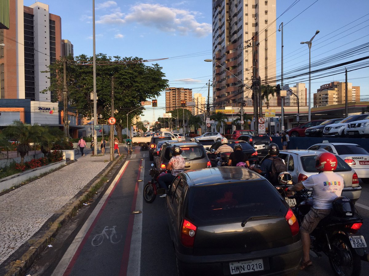 Kleber2001's tweet image. Trânsito de Fortaleza devido a onda de violência na cidade, gera um caos nesta quarta feira.