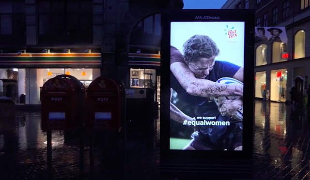 How <a href="/Dove/">Dove</a> is "hacking" photography to change the way advertising depicts women: adweek.it/2pBsBRj