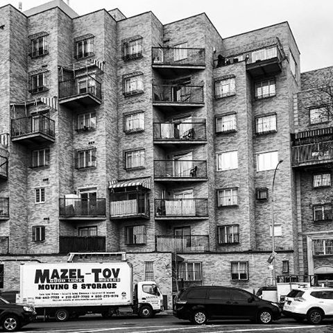 WilliamsburgSo's tweet photo. Mazel-Tov! Who's moving this month? Photo: @usaescape⠀ .⠀ .⠀ .⠀ .⠀ #williamsburg #williamsburgbridge #williamsburgbrooklyn #williamsburgbk # https://t.co/0bLgj4OvjJ