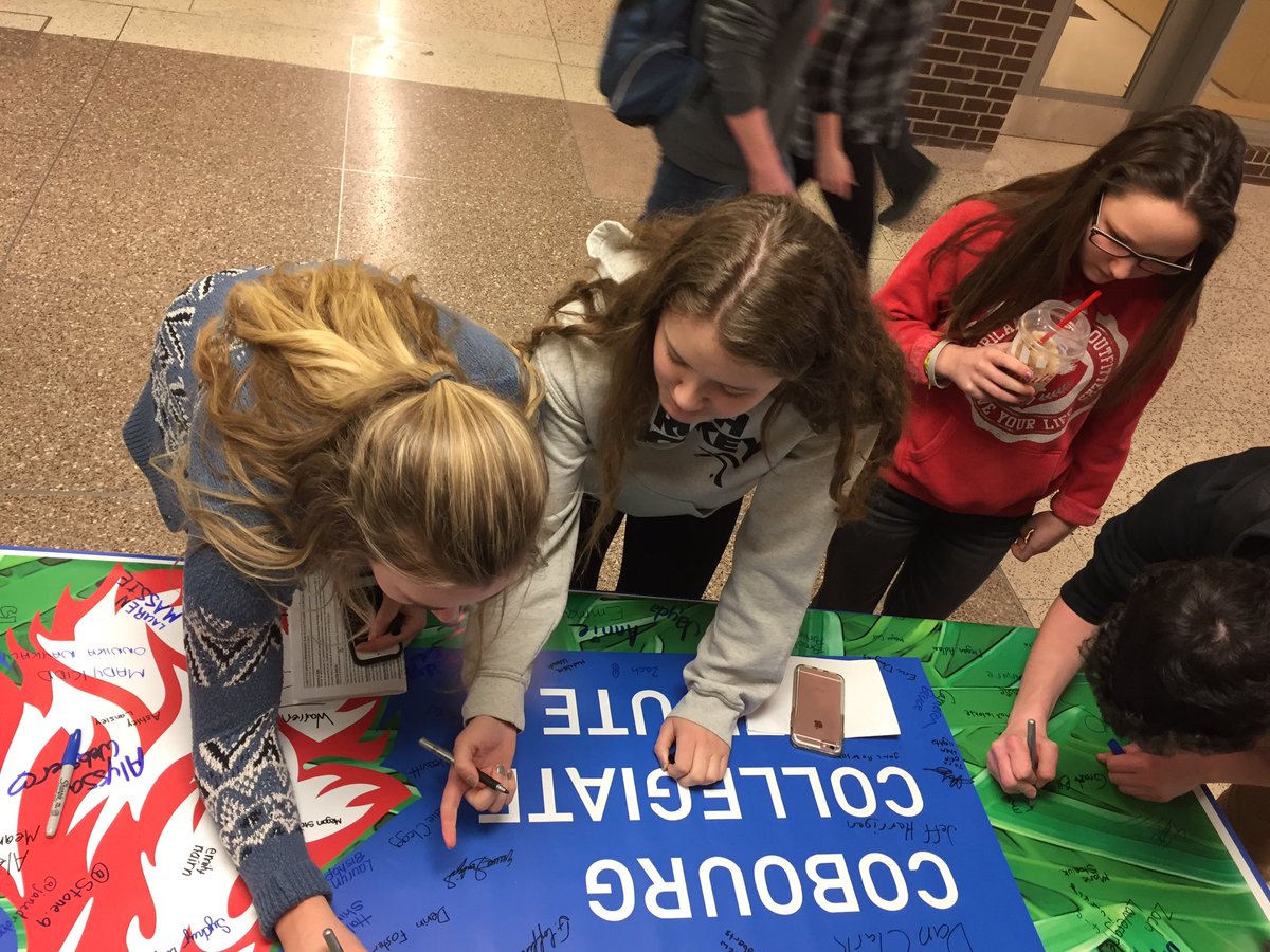 CCI_Environment's tweet photo. Thanks everyone who promised to make change &amp; be environmentally friendly! Haven't signed our banner yet? Go to the foyer thurs &amp;fri @ lunch https://t.co/yCQomDkvbe