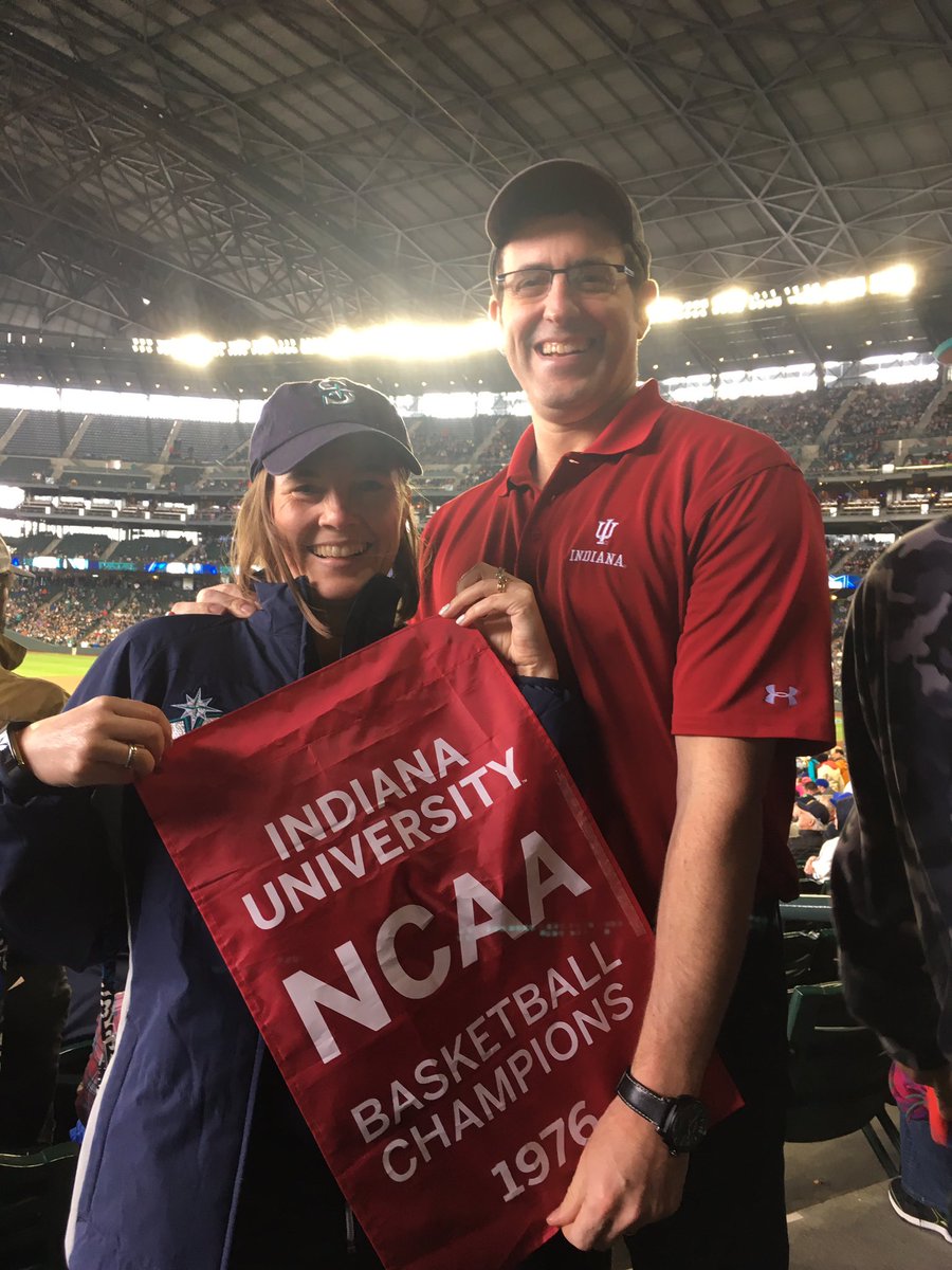 LadyGretchenM's tweet photo. Hooky at the M's game! Happy Felix Day!!#WhereIRoot #IUDAY https://t.co/Dogy6M8cFu