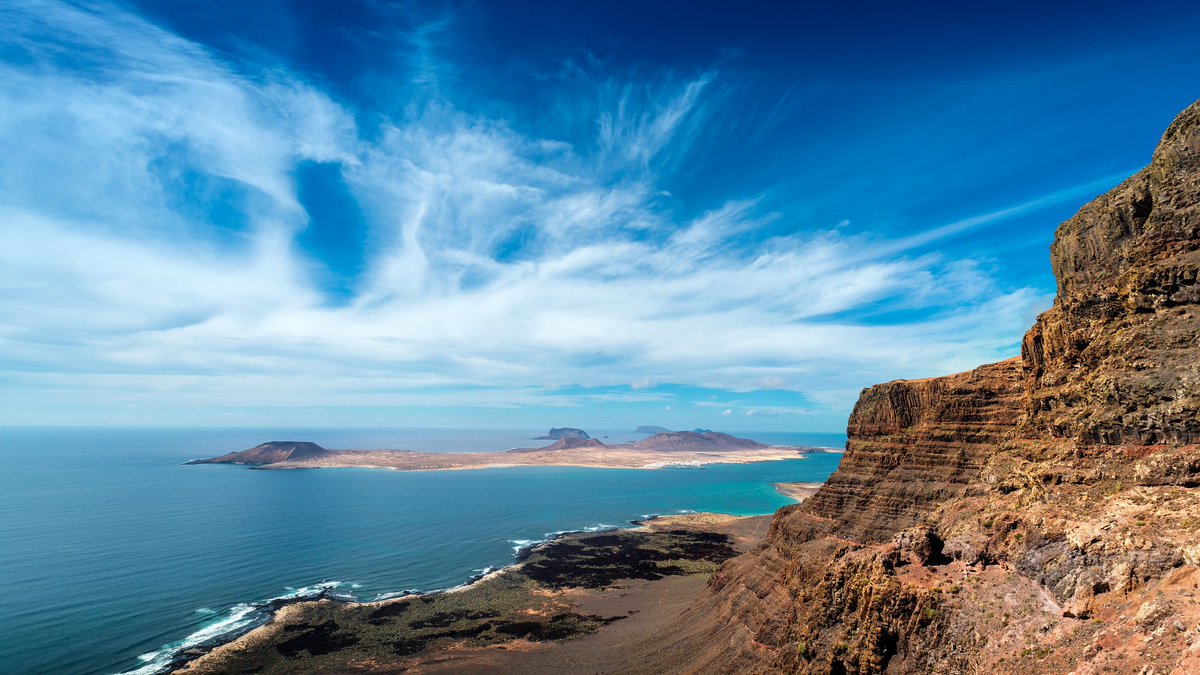 adaptrip's tweet photo. Don't worry Barca and Borussia, now you have more free time to visit Lanzarote 🌴🌞📸#Lanzarote #FCBJuve #ASMBVB https://t.co/pbqRfiDggh