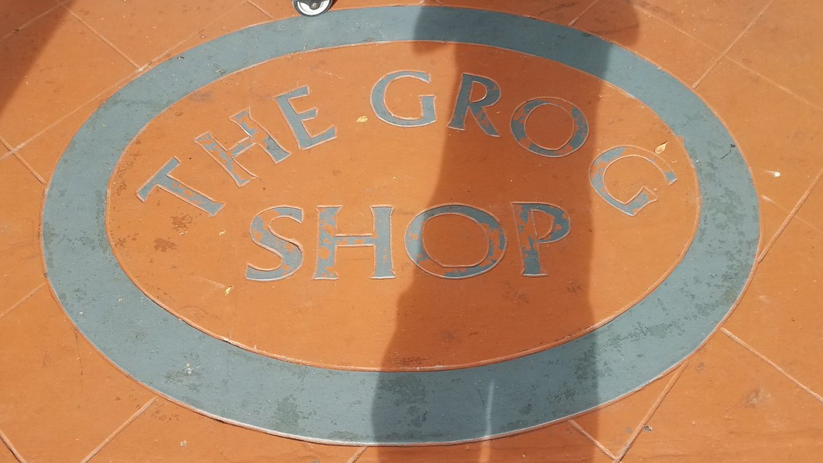 wrapwithsteve's tweet image. #Criticalrole #criticalrolefanart 
Enjoying some beverages in Sanibel FL