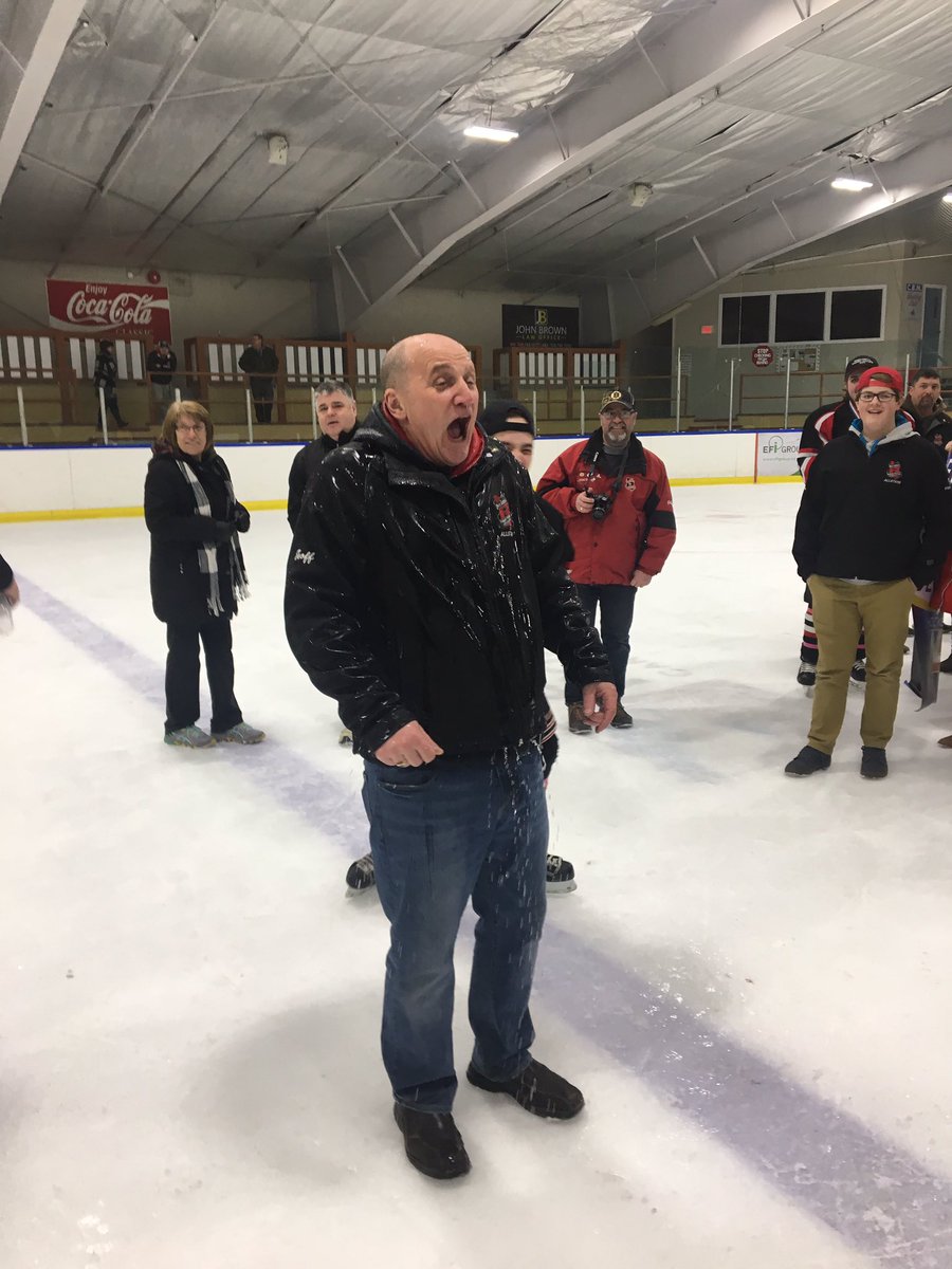 BAMHAMidget17's tweet photo. Midget Rovers take gold! With a strong comeback in the 3rd!#hardwork#celebration https://t.co/MT0GSshdhD