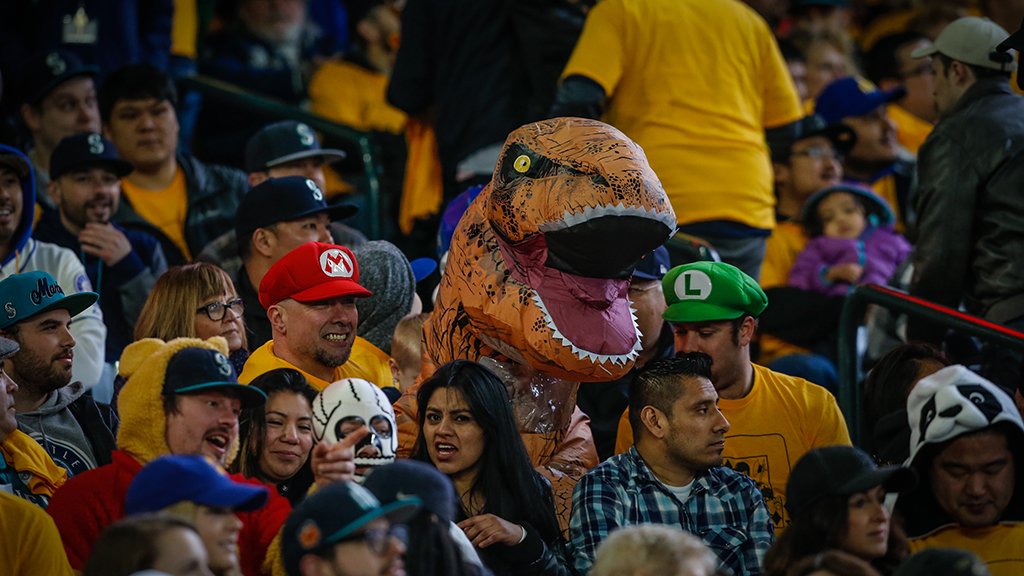 Just another day in the King's Court at @SafecoField.