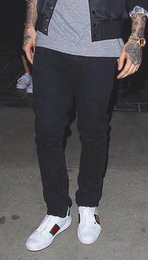 liamssdetails's tweet photo. his tiny legs https://t.co/KE0wRZs6aF