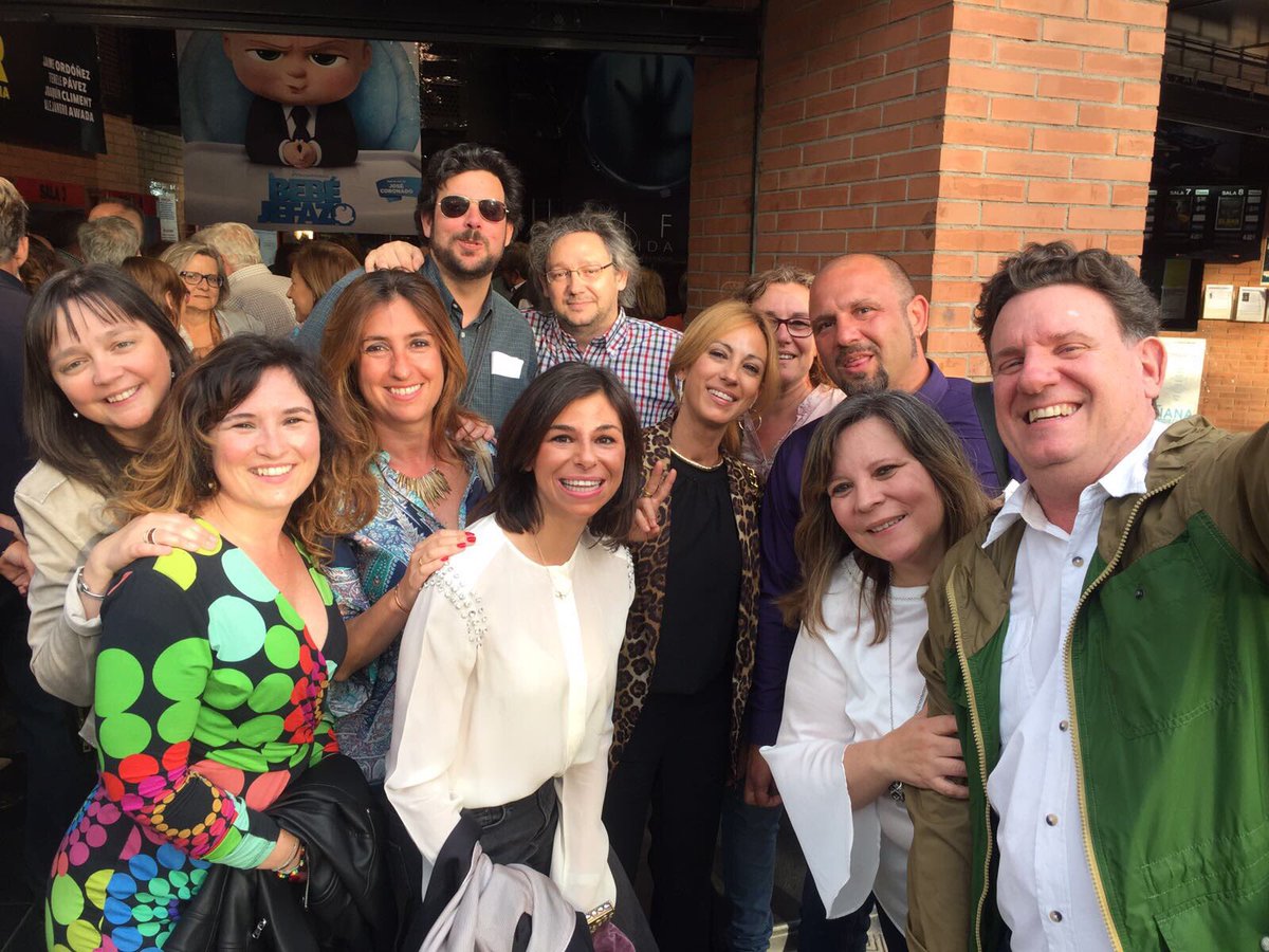 MariaHurteison's tweet photo. Noche genial de reencuentro placentino. Estreno de #GarantiaPersonal.Peli muy recomendable con actorazos como Roberto Enríquez y Belen López https://t.co/wWQ1U8LrSA