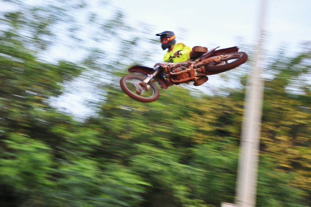 Stefun68's tweet photo. #whip #ww whipwednesday Siempre es un placer hacer lo que sea para ir más rápido #scmxschool #yamaha #motocross #rpmcross https://t.co/CKBEVr7x9h