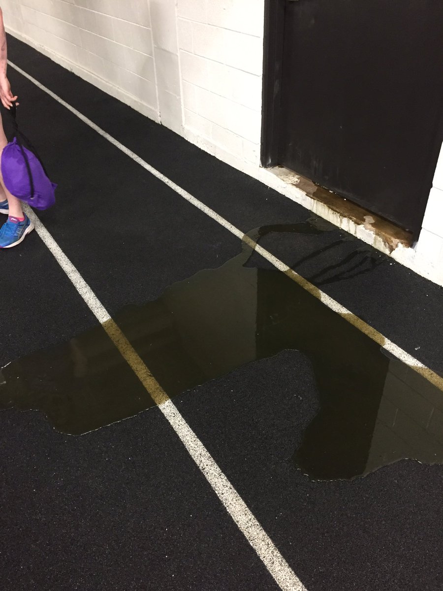 faithb74's tweet photo. Some lovely sewer water! #wearedgn https://t.co/4RVbCQ3AQp