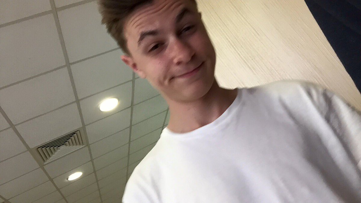 mattrabone's tweet photo. @robslater19 Happy birthday you gorgeous human 😉 hope you had an unreal day!! see you tomorrow😏💙 https://t.co/tmoi4qCRJX