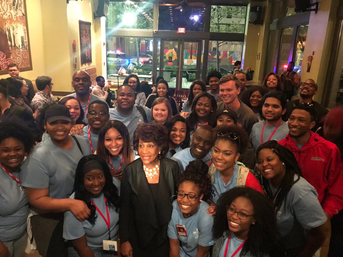 AlexTR3Beck's tweet photo. @MaxineWaters Thank you for taking this picture with students from @OleMissRebels #hottytoddy https://t.co/Zbwgy2y5d6