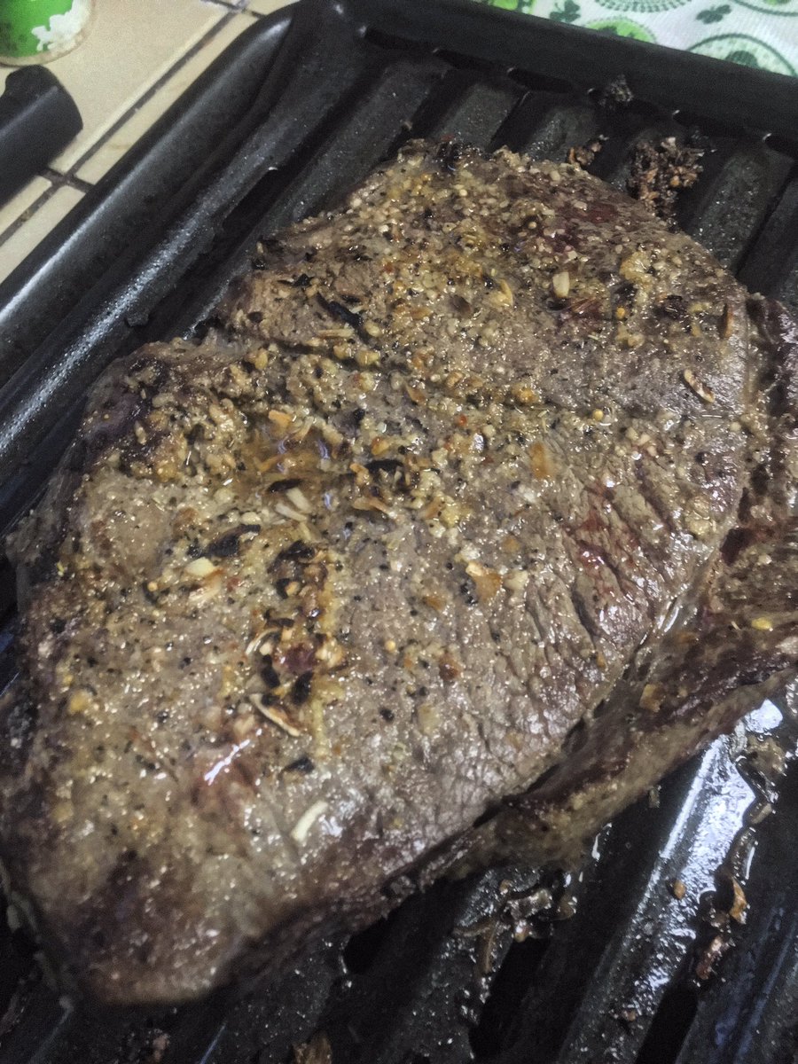 UncleFattySays's tweet photo. @GordonRamsay whats juicier? This steak or your mum's vagina? 🤔 https://t.co/Ar5iERGvkM