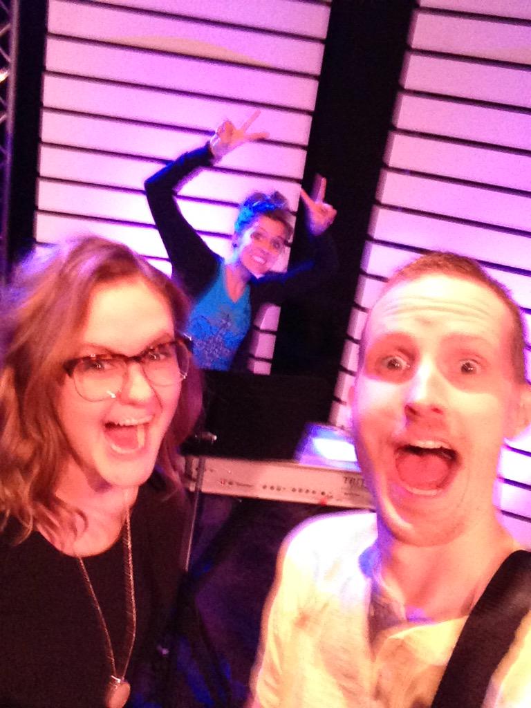 WillmarAG's tweet photo. Epik worship! http://t.co/6RcyrYJ3yV
