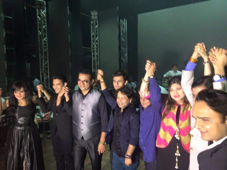 AlkaYagnikFan_C's tweet photo. @thealkayagnik The night dedicated to SAAZZ 2015, a fund raising #Concert for #ISRA at #NCPA..! @abhijeetsinger :) http://t.co/QTOL7r27n1